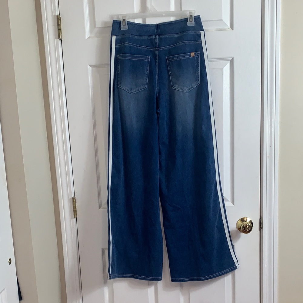 NWOT HALARA Flex High Waisted Blue Flare & Wide Leg Jeans - Picture 5 of 10